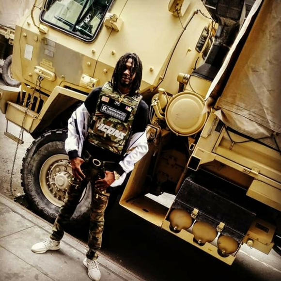 Meet your Posher, Delshaun - Picture 4 of 5